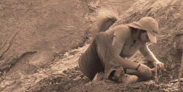 Marie Joëlle en excavación paleontológica. 